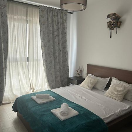Cozy Apartment 130E By Plaza Bucharest Exterior photo