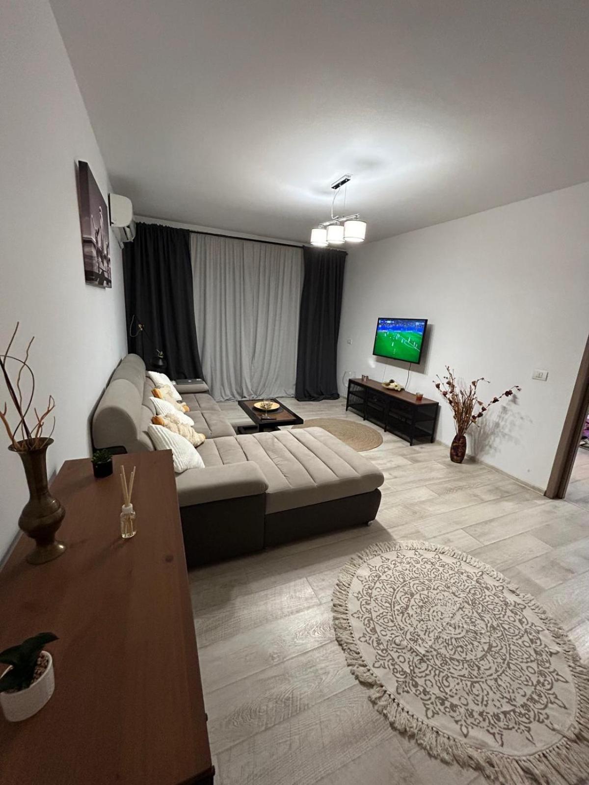 Cozy Apartment 130E By Plaza Bucharest Exterior photo